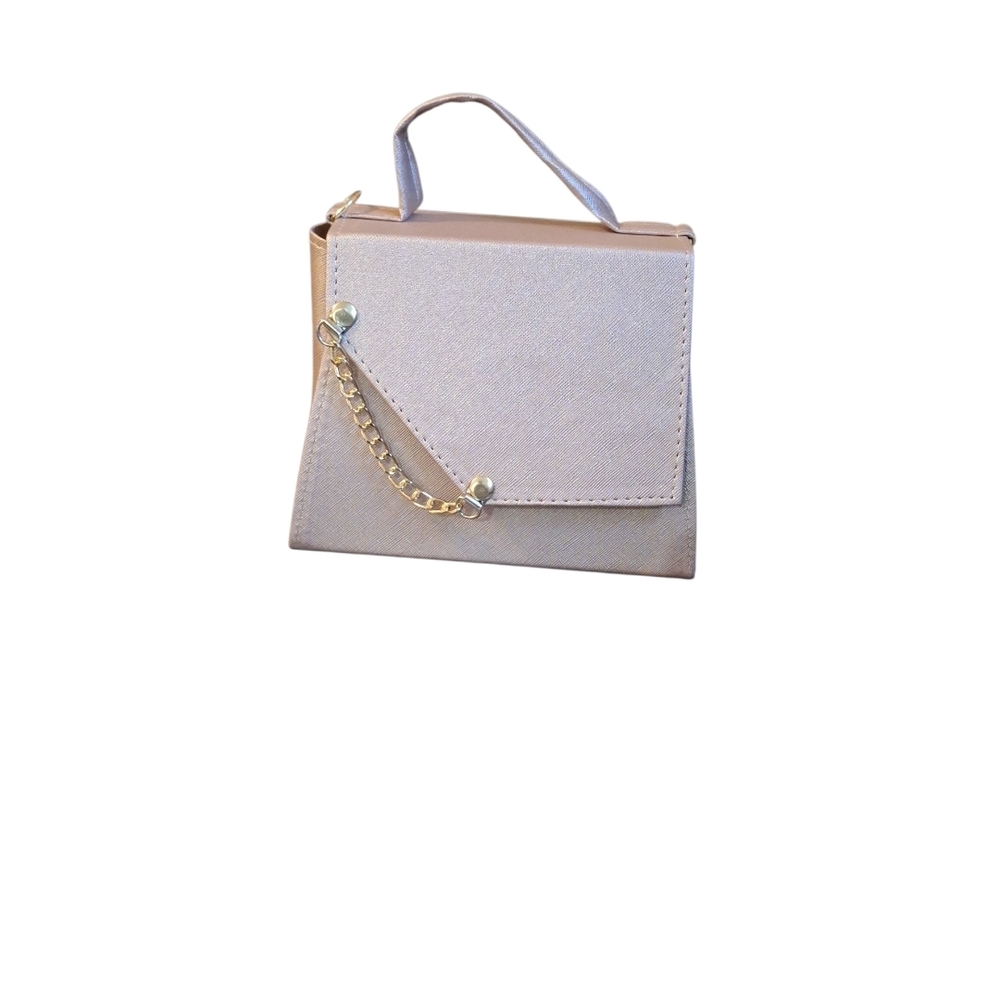 Elegant Cream Handbag with Gold Chain